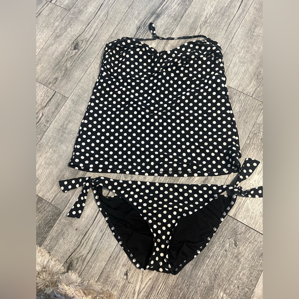 Mossimo black and white tankini top and bikini bottoms, size XL
